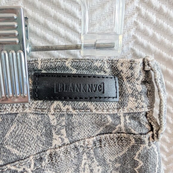 Blank NYC Reade Crop Snakeskin Skinny Jean Size 30 Python grey white Rock Grunge - Picture 8 of 12